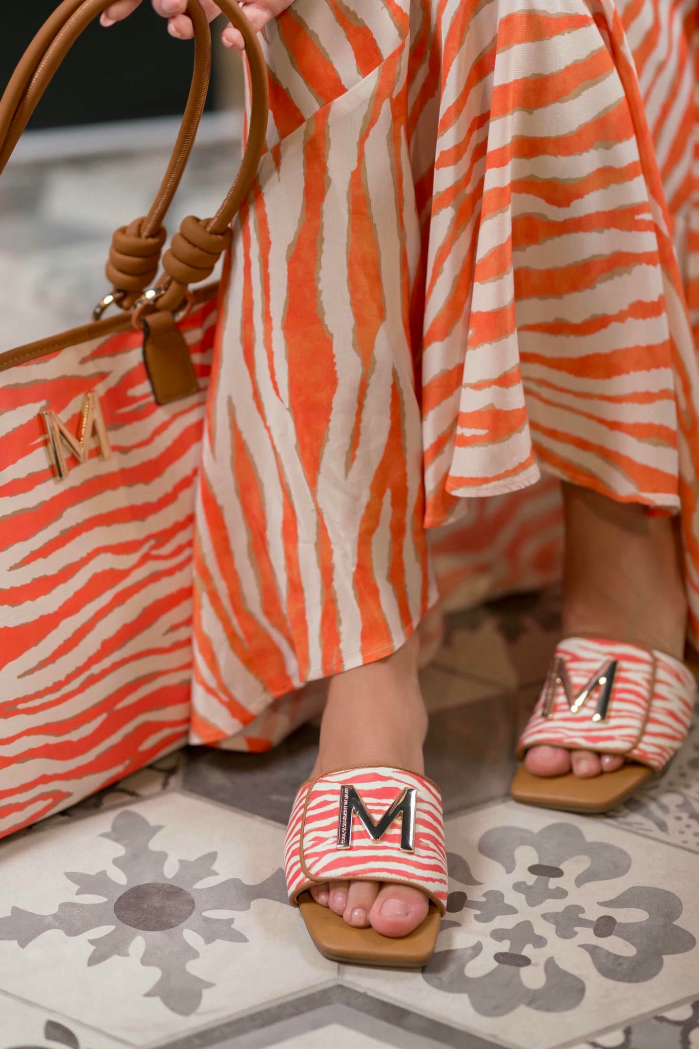 Radiant Print – Orange Zebra Canvas Tote and Sandals Set-Tresor collection by Viola