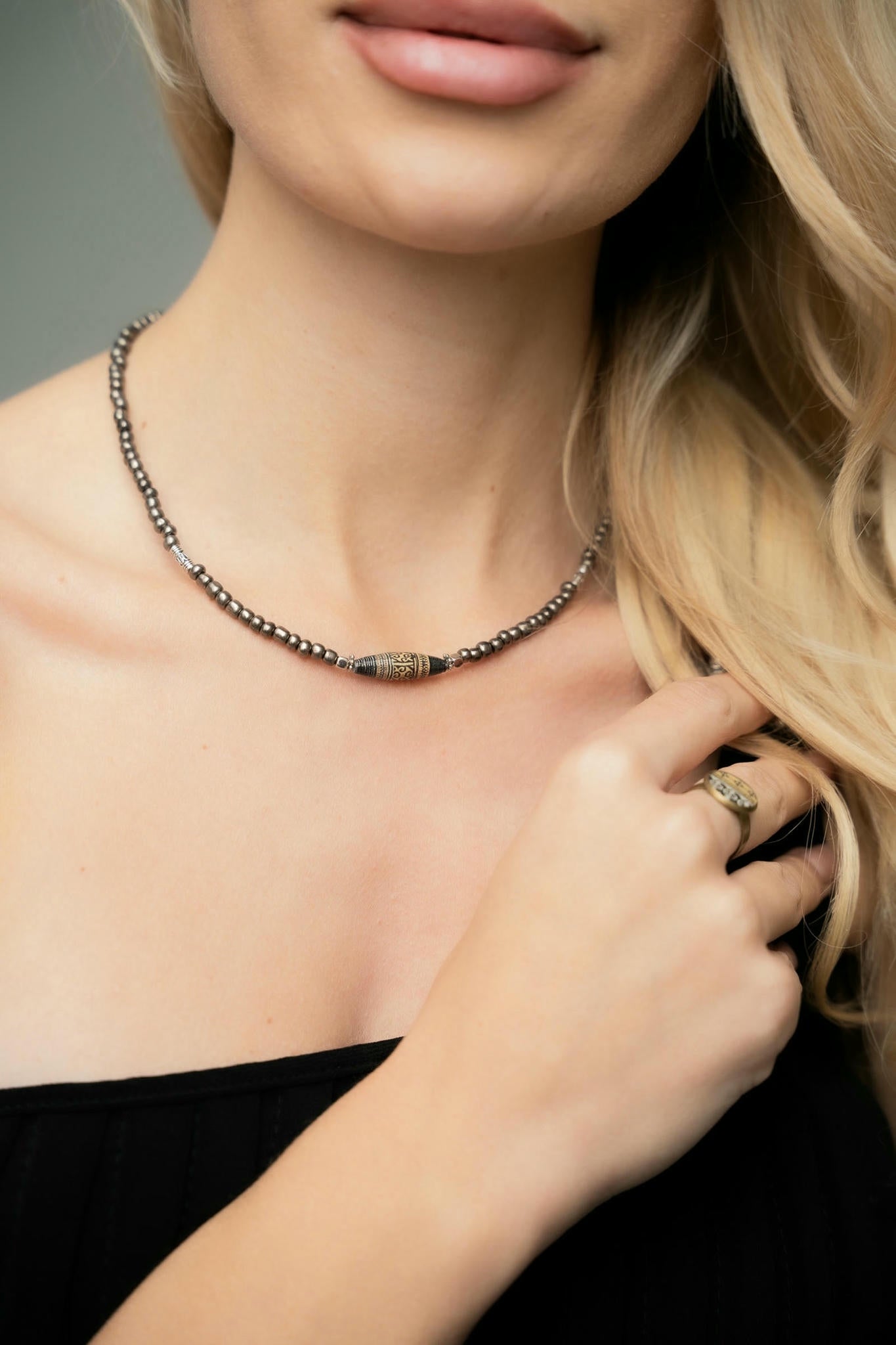 set of necklace and matching ring silver beads and gold from viola tresor collection