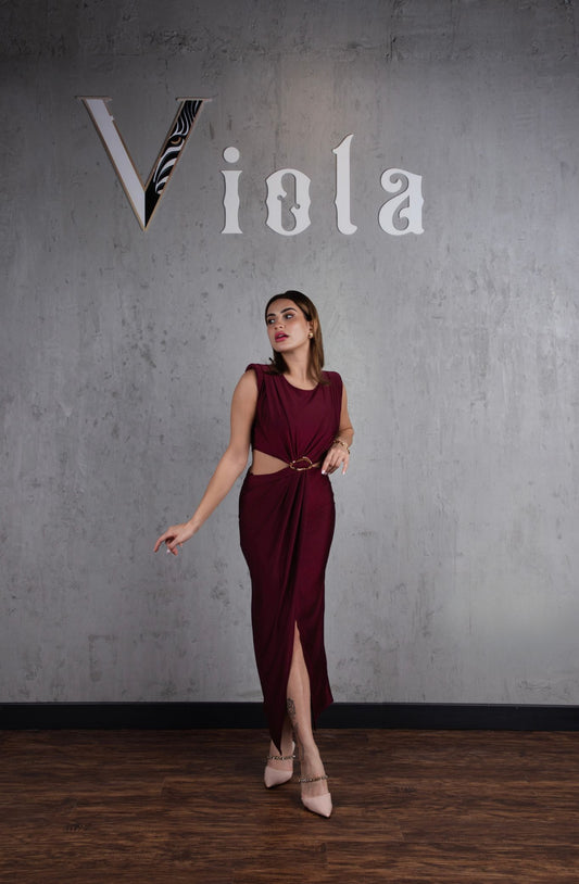 Woman in a burgundy dress standing against a gray wall with 'Viola' branding.