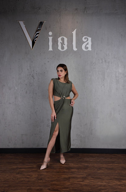 Woman in a green dress standing against a gray wall with 'Viola' branding.