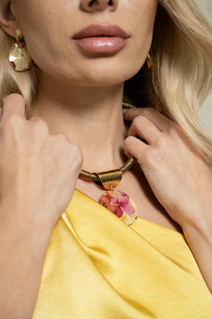 close up of necklace and earing set with real flower pressed in resin-tresor collection-viola